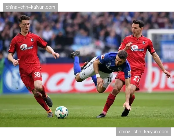 半场战报：弗赖堡1-0领先柏林联合，控球劣势下的高效反击奏效