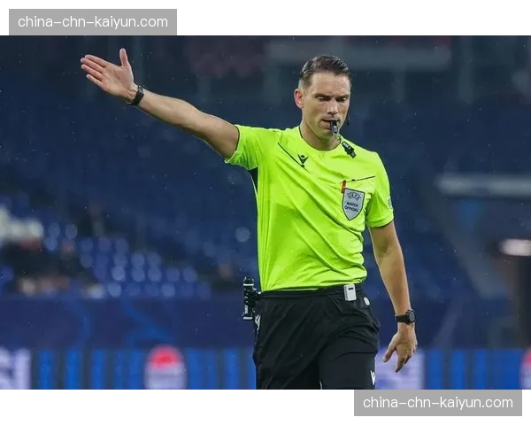 欧足联裁判委员会召开四月会议,讨论下赛季欧冠可能的执法尺度调整 欧足联裁判委员会召开四月会议,讨论下赛季欧冠可能的执法尺度调整