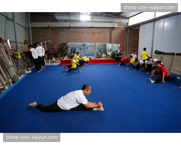 特写：教练贾维尔-门德斯谈其拳馆的“家庭”文化，如何塑造了多位冠军