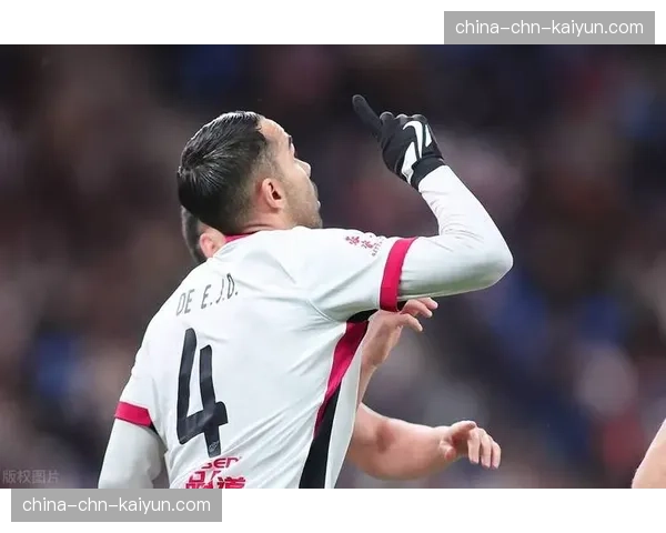 勒阿弗尔抓住定位球机会，发挥头球争顶优势